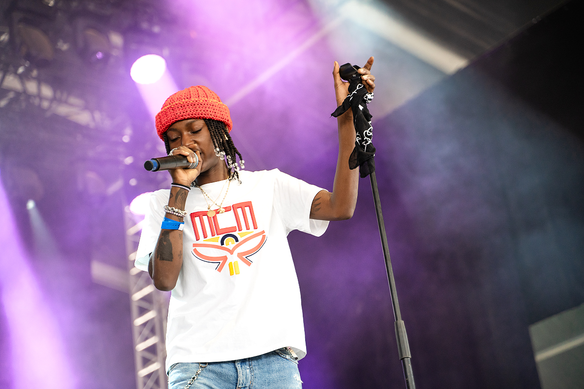Flohio @ Dour Festival 2022, picture 5, photographed by Magali Decamps - FrontView Magazine