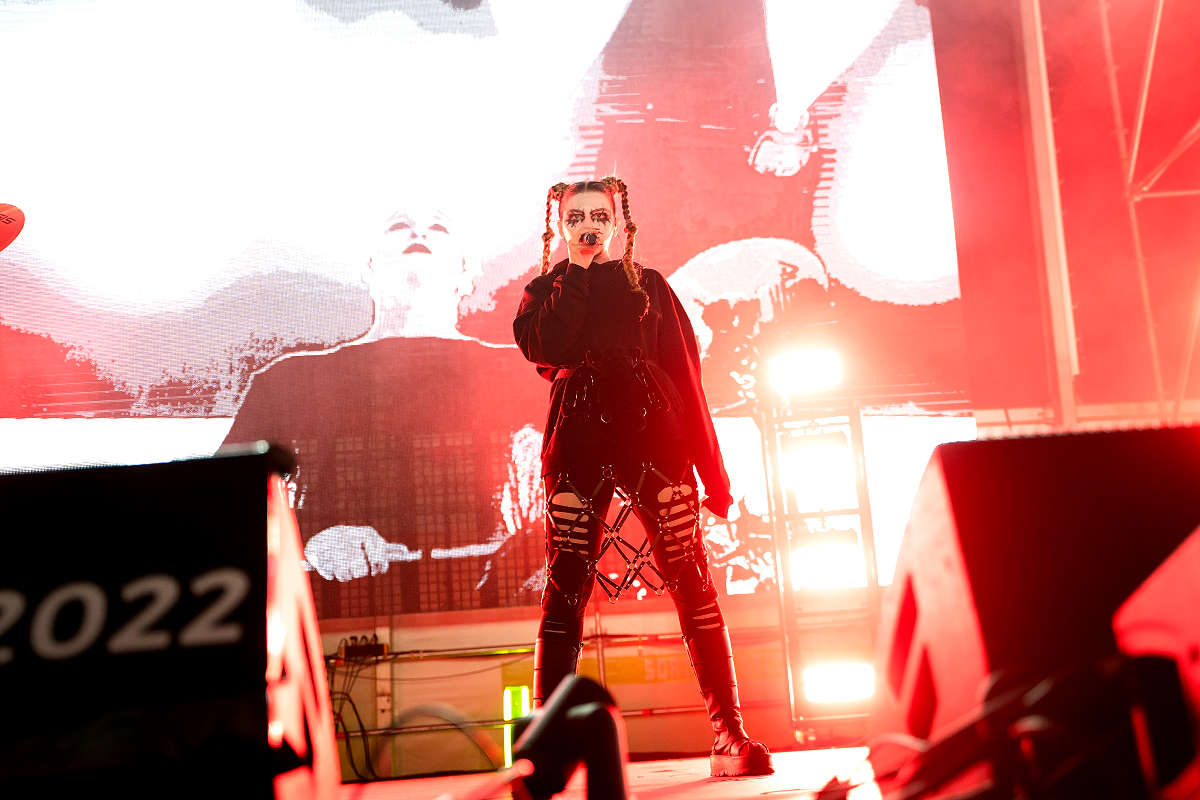 Ic3peak @ Dour Festival 2022, picture 3, photographed by Magali Decamps - FrontView Magazine