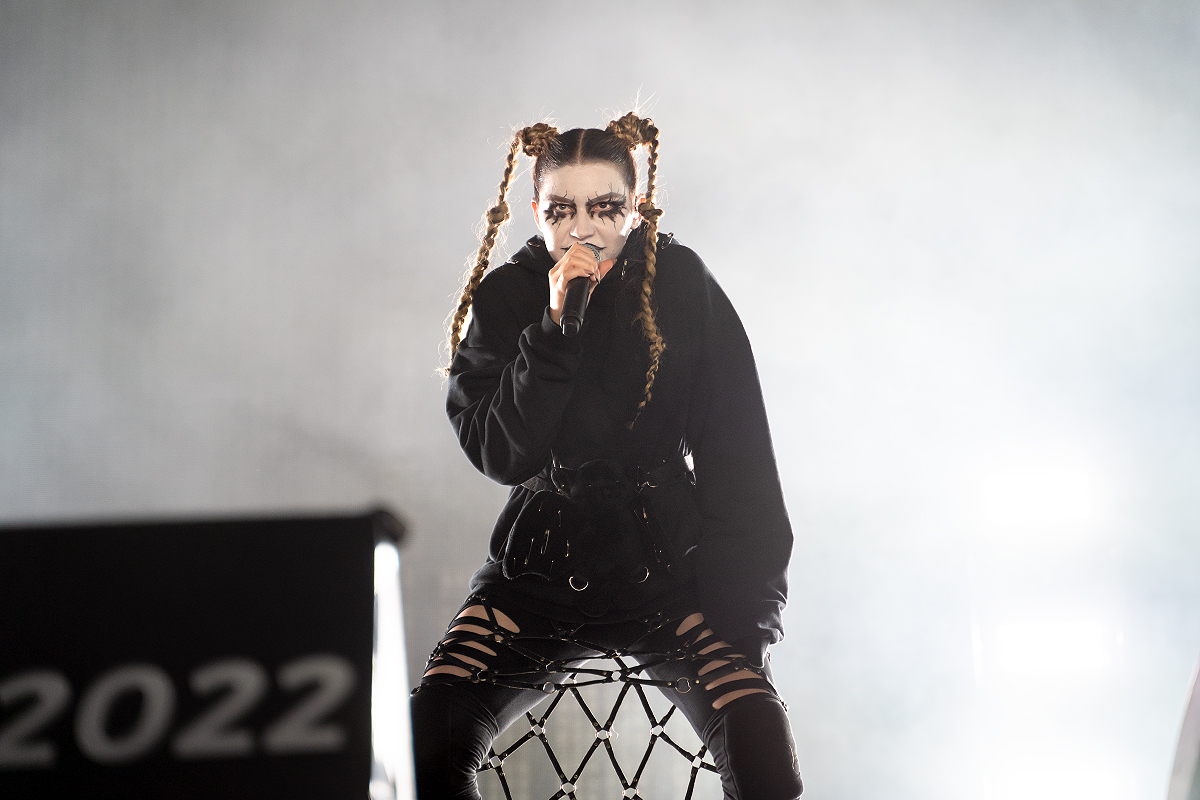 Ic3peak @ Dour Festival 2022, picture 4, photographed by Magali Decamps - FrontView Magazine