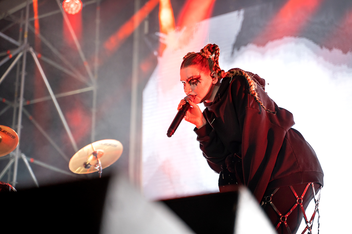 Ic3peak @ Dour Festival 2022, picture 8, photographed by Magali Decamps - FrontView Magazine