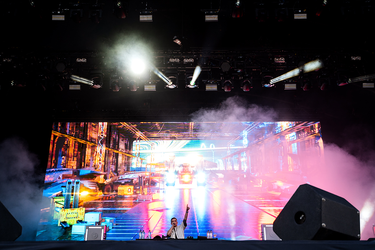 Vald @ Dour Festival 2022, picture 1, photographed by Magali Decamps - FrontView Magazine