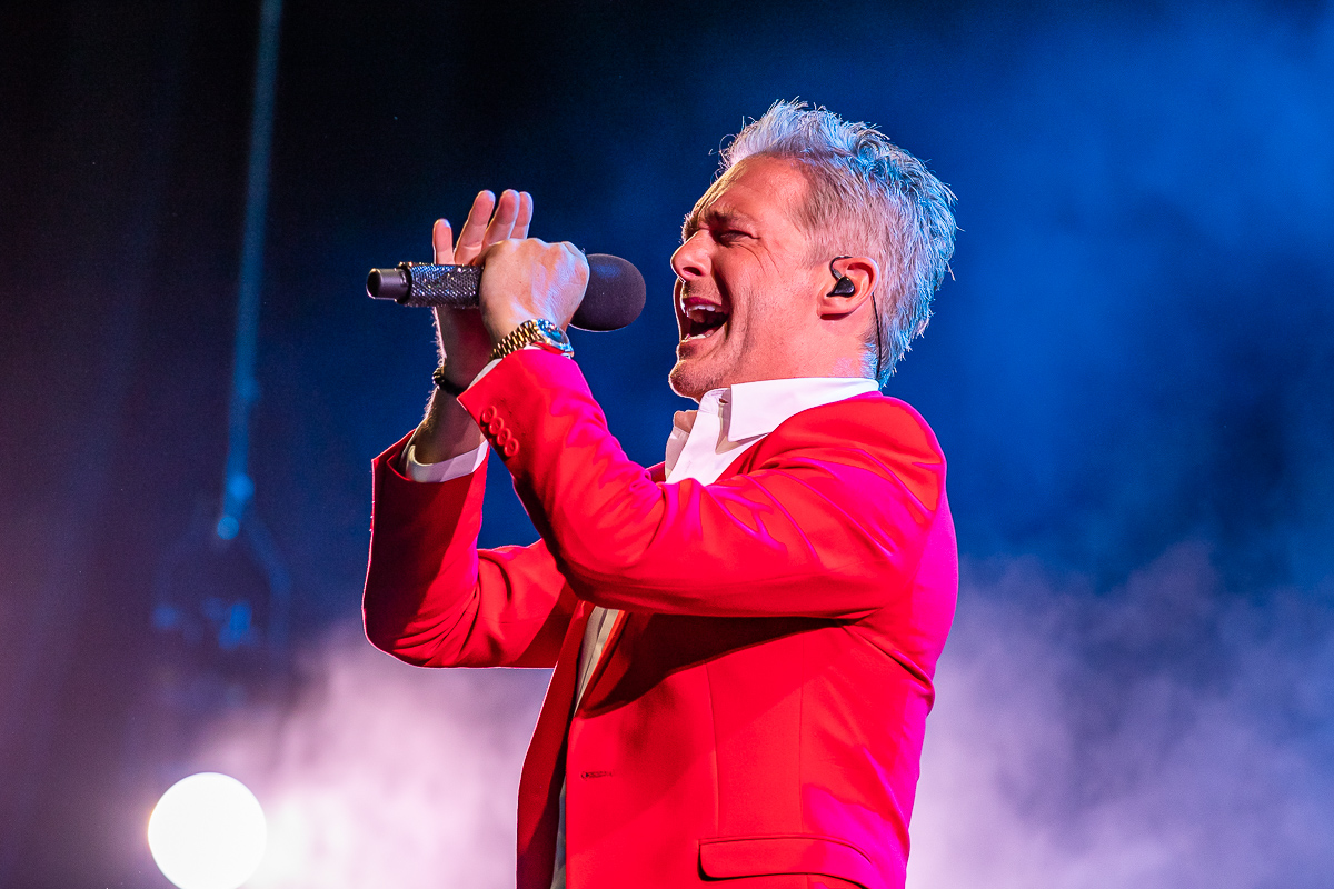 Christoff @ Gentse Feesten 2022 - Sint Baafsplein, picture 1, photographed by Dimitri Vanlommel - FrontView Magazine