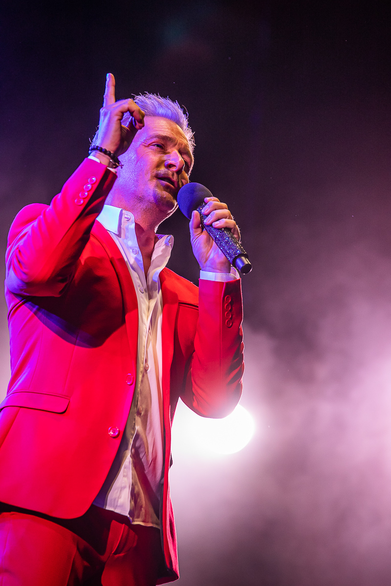 Christoff @ Gentse Feesten 2022 - Sint Baafsplein, picture 4, photographed by Dimitri Vanlommel - FrontView Magazine
