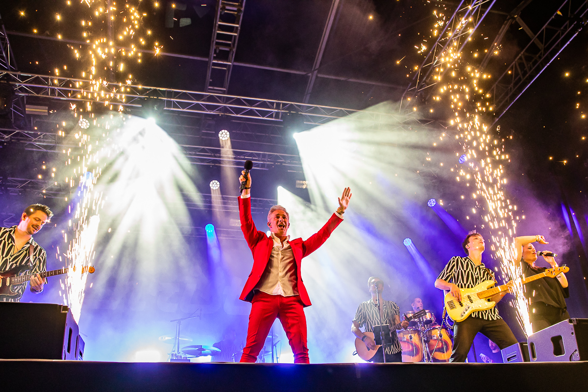 Christoff @ Gentse Feesten 2022 - Sint Baafsplein, picture 7, photographed by Dimitri Vanlommel - FrontView Magazine