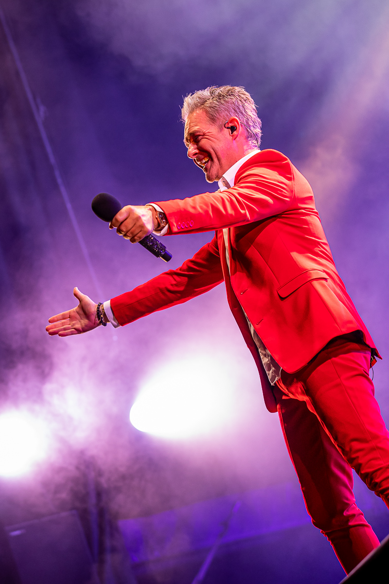 Christoff @ Gentse Feesten 2022 - Sint Baafsplein, picture 13, photographed by Dimitri Vanlommel - FrontView Magazine