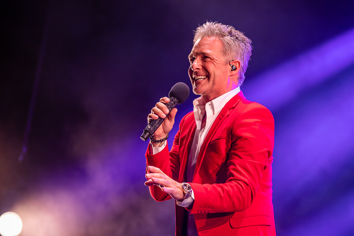 Christoff @ Gentse Feesten 2022 - Sint Baafsplein, picture 18, photographed by Dimitri Vanlommel - FrontView Magazine
