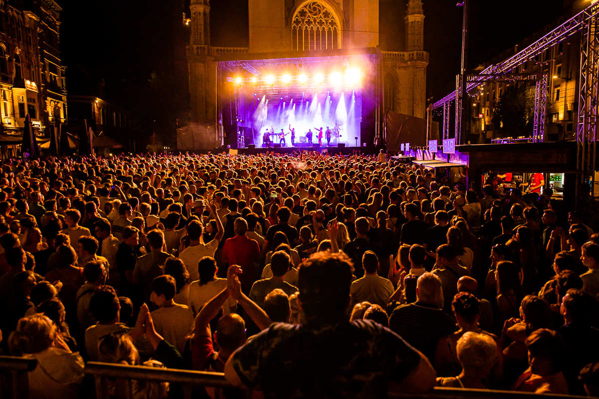 Christoff @ Gentse Feesten 2022 - Sint Baafsplein, picture 27, photographed by Dimitri Vanlommel - FrontView Magazine