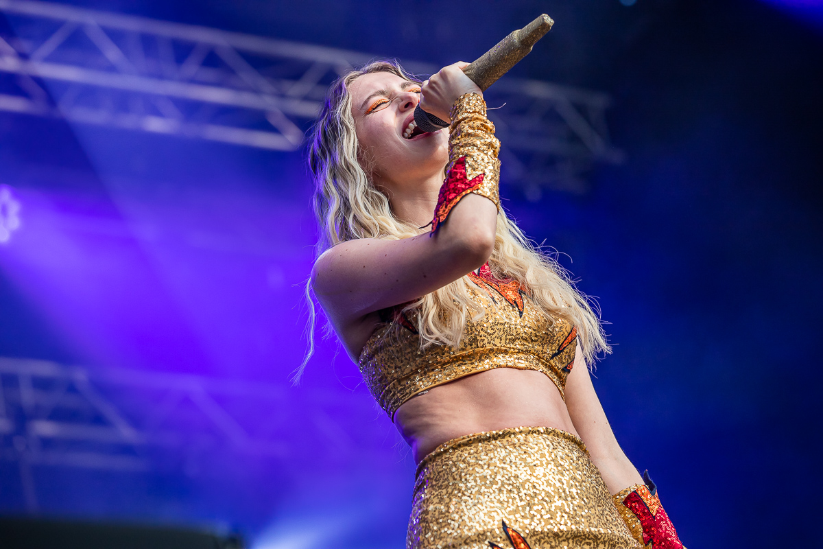 Camille @ Sint-Baafsplein - Gentse Feesten, picture 4, photographed by Dimitri Vanlommel - FrontView Magazine