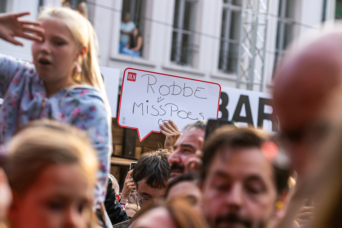 Camille @ Sint-Baafsplein - Gentse Feesten, picture 7, photographed by Dimitri Vanlommel - FrontView Magazine
