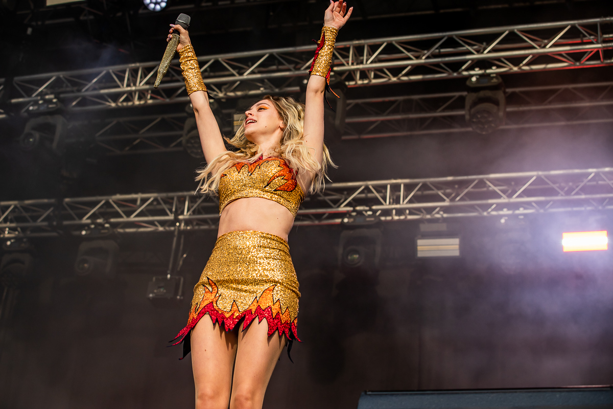 Camille @ Sint-Baafsplein - Gentse Feesten, picture 8, photographed by Dimitri Vanlommel - FrontView Magazine