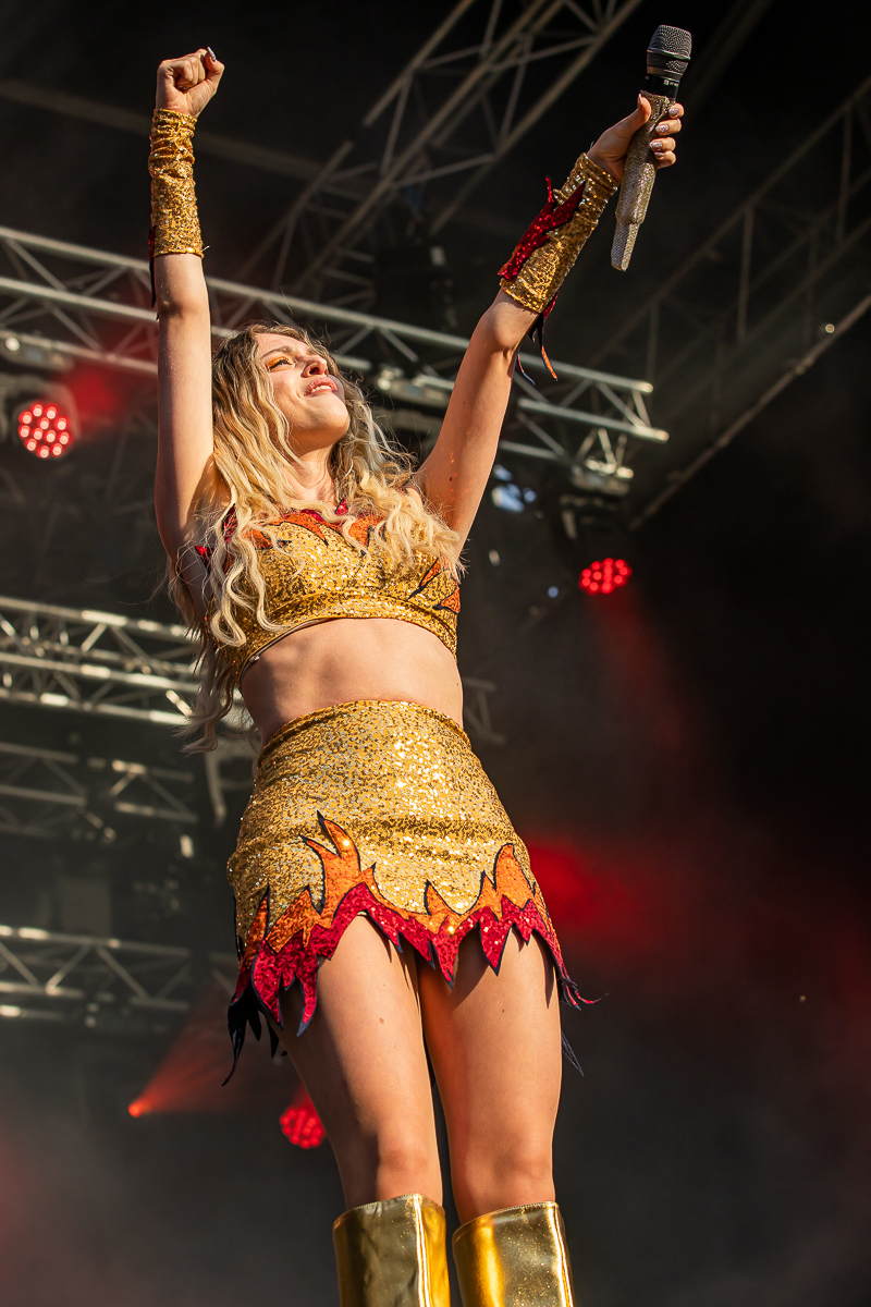 Camille @ Sint-Baafsplein - Gentse Feesten, picture 10, photographed by Dimitri Vanlommel - FrontView Magazine