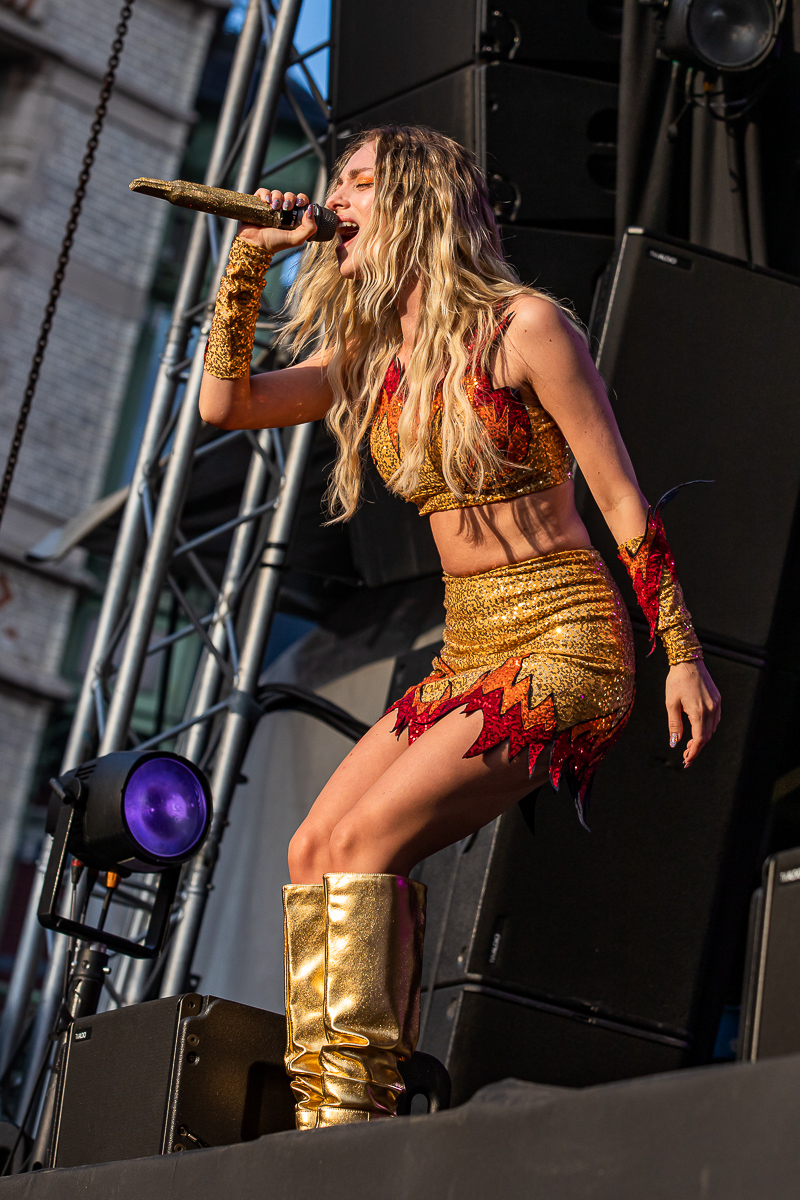 Camille @ Sint-Baafsplein - Gentse Feesten, picture 12, photographed by Dimitri Vanlommel - FrontView Magazine