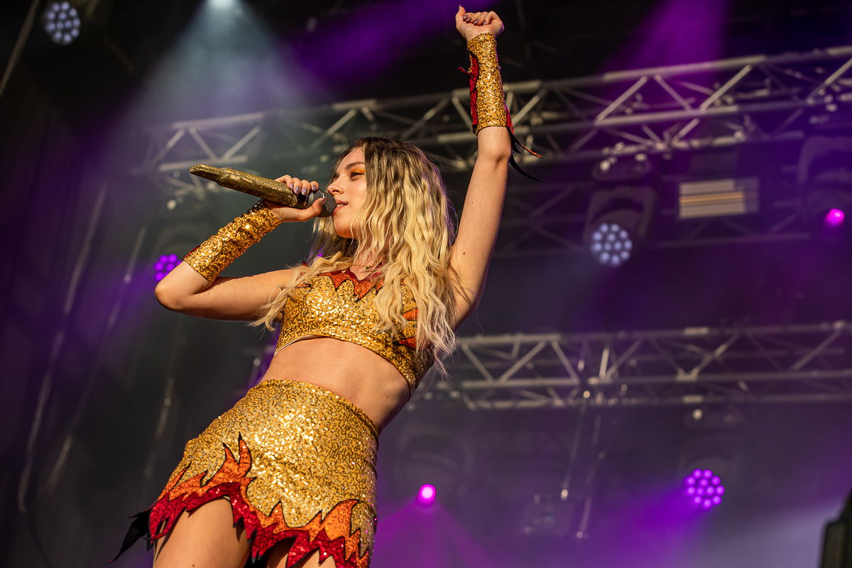 Camille @ Sint-Baafsplein - Gentse Feesten, picture 13, photographed by Dimitri Vanlommel - FrontView Magazine