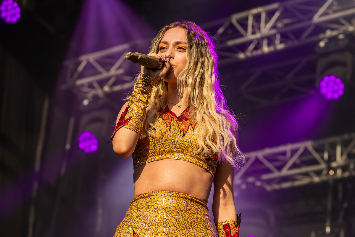 Camille @ Sint-Baafsplein - Gentse Feesten, picture 14, photographed by Dimitri Vanlommel - FrontView Magazine