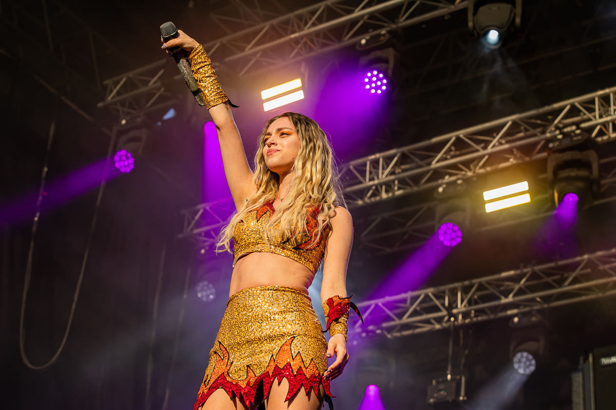 Camille @ Sint-Baafsplein - Gentse Feesten, picture 17, photographed by Dimitri Vanlommel - FrontView Magazine