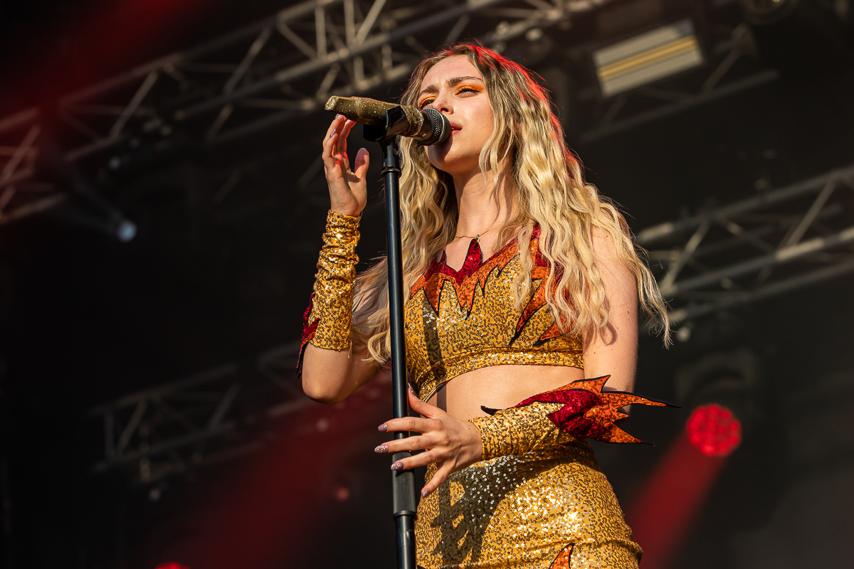 Camille @ Sint-Baafsplein - Gentse Feesten, picture 19, photographed by Dimitri Vanlommel - FrontView Magazine