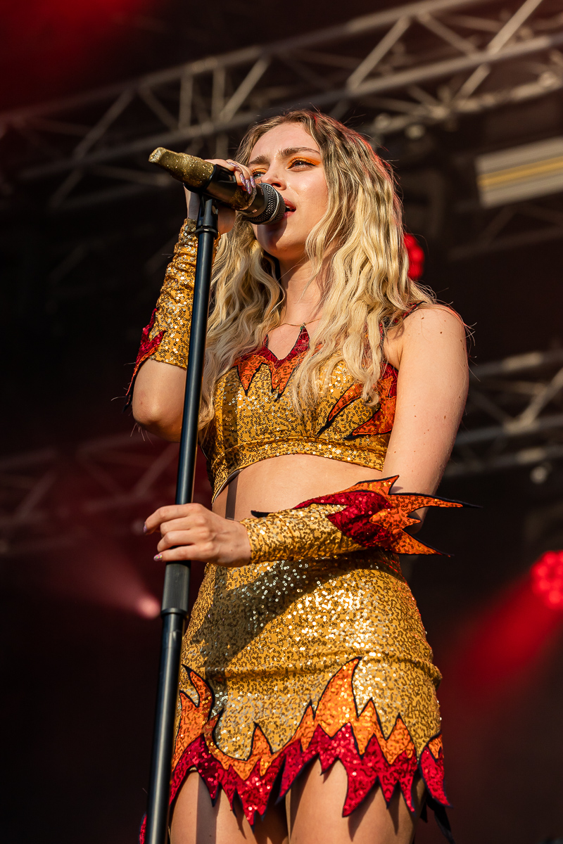 Camille @ Sint-Baafsplein - Gentse Feesten, picture 20, photographed by Dimitri Vanlommel - FrontView Magazine