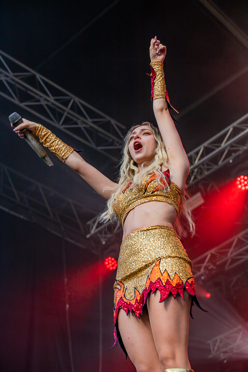 Camille @ Sint-Baafsplein - Gentse Feesten, picture 22, photographed by Dimitri Vanlommel - FrontView Magazine