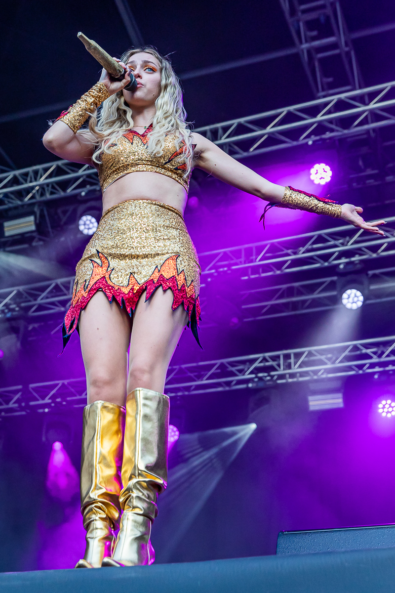 Camille @ Sint-Baafsplein - Gentse Feesten, picture 23, photographed by Dimitri Vanlommel - FrontView Magazine