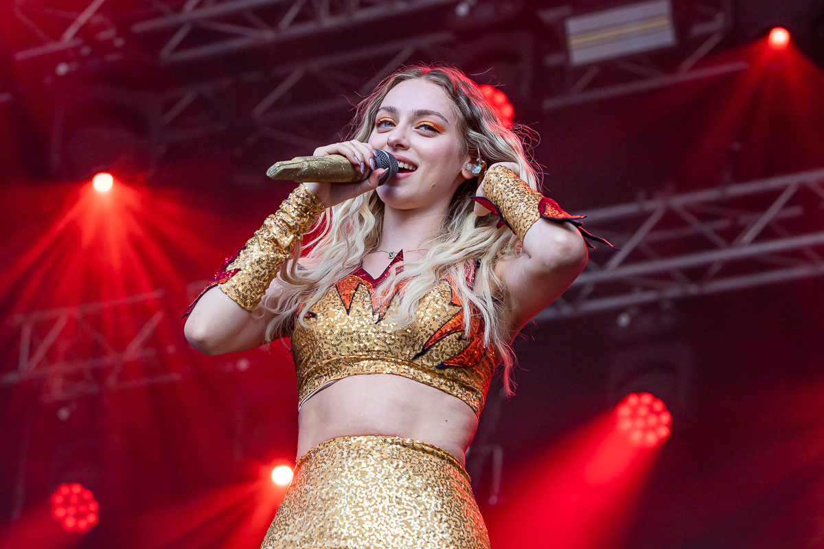 Camille @ Sint-Baafsplein - Gentse Feesten, picture 24, photographed by Dimitri Vanlommel - FrontView Magazine