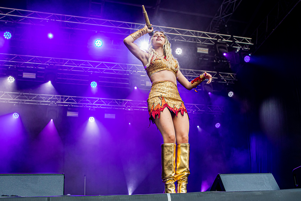Camille @ Sint-Baafsplein - Gentse Feesten, picture 28, photographed by Dimitri Vanlommel - FrontView Magazine