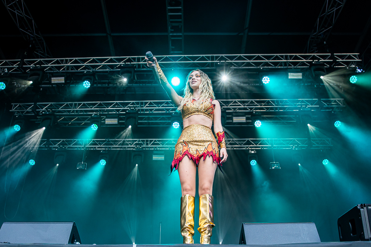 Camille @ Sint-Baafsplein - Gentse Feesten, picture 31, photographed by Dimitri Vanlommel - FrontView Magazine