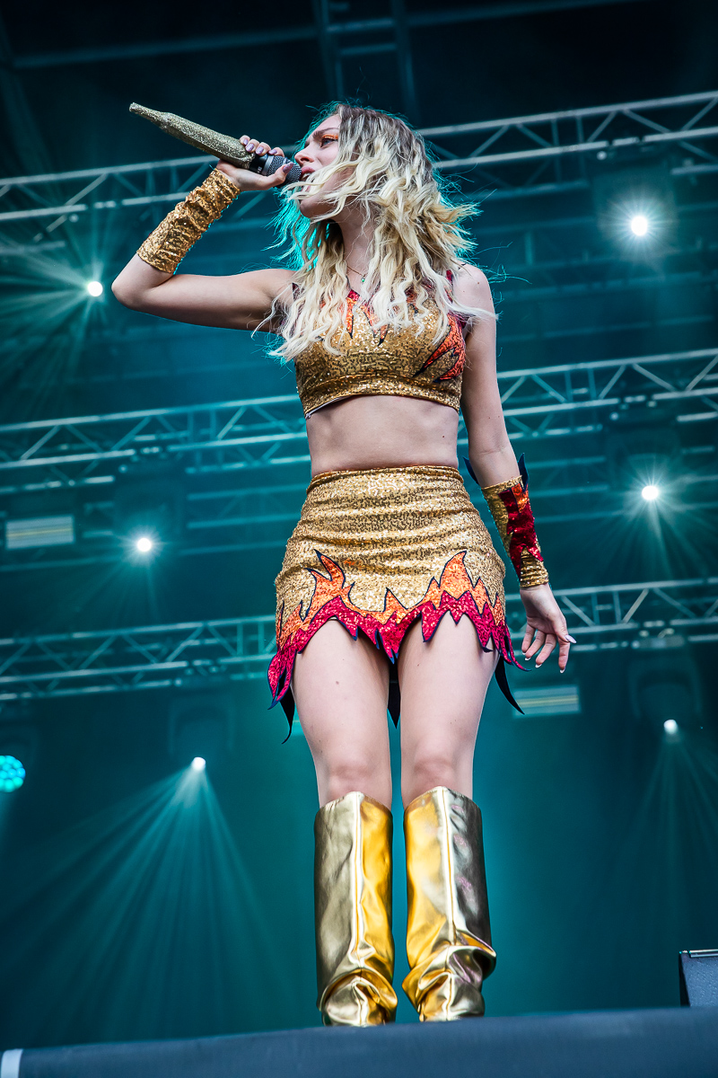 Camille @ Sint-Baafsplein - Gentse Feesten, picture 32, photographed by Dimitri Vanlommel - FrontView Magazine