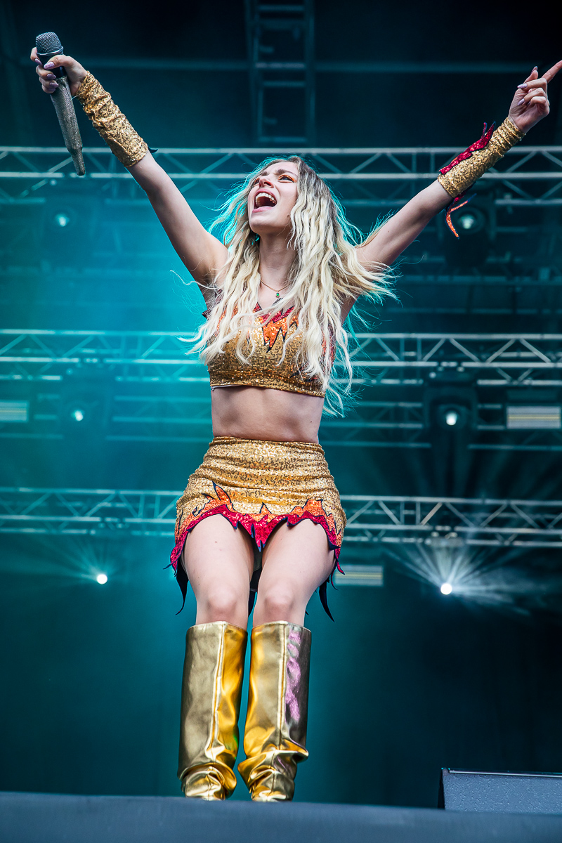 Camille @ Sint-Baafsplein - Gentse Feesten, picture 33, photographed by Dimitri Vanlommel - FrontView Magazine