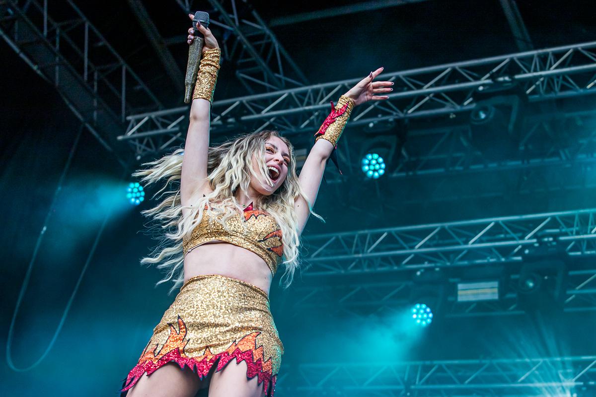 Camille @ Sint-Baafsplein - Gentse Feesten, picture 34, photographed by Dimitri Vanlommel - FrontView Magazine