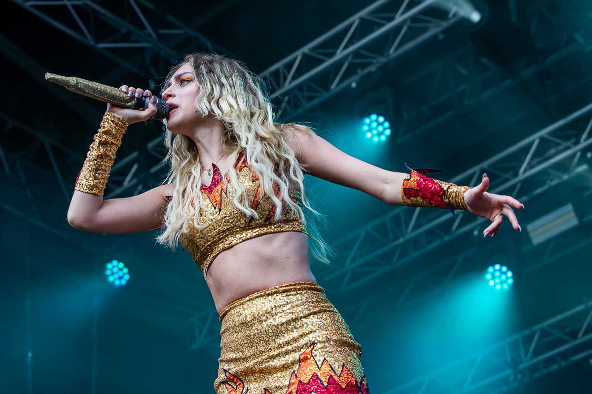 Camille @ Sint-Baafsplein - Gentse Feesten, picture 35, photographed by Dimitri Vanlommel - FrontView Magazine