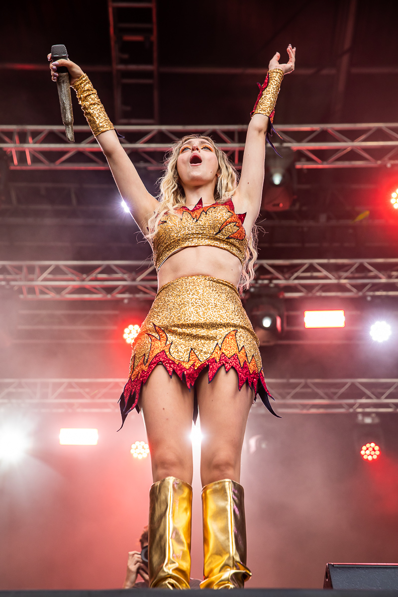 Camille @ Sint-Baafsplein - Gentse Feesten, picture 37, photographed by Dimitri Vanlommel - FrontView Magazine