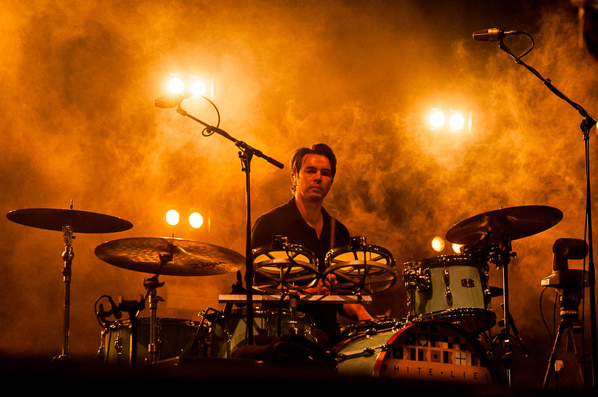 White Lies @ suikerrock, foto 2, foto's door Gert Daemen - FrontView Magazine