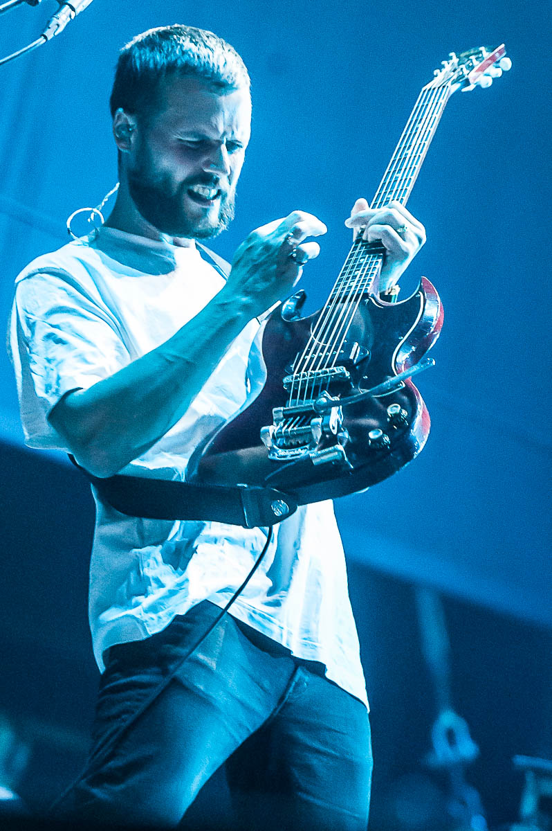 White Lies @ suikerrock, foto 9, foto's door Gert Daemen - FrontView Magazine