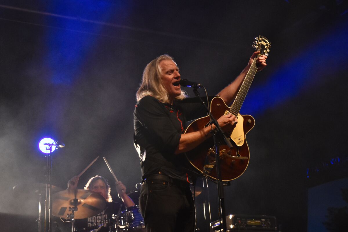 Guy Swinnen Band + sfeer @ Parkies Bornem, picture 16, photographed by Luc Klinckaert - FrontView Magazine
