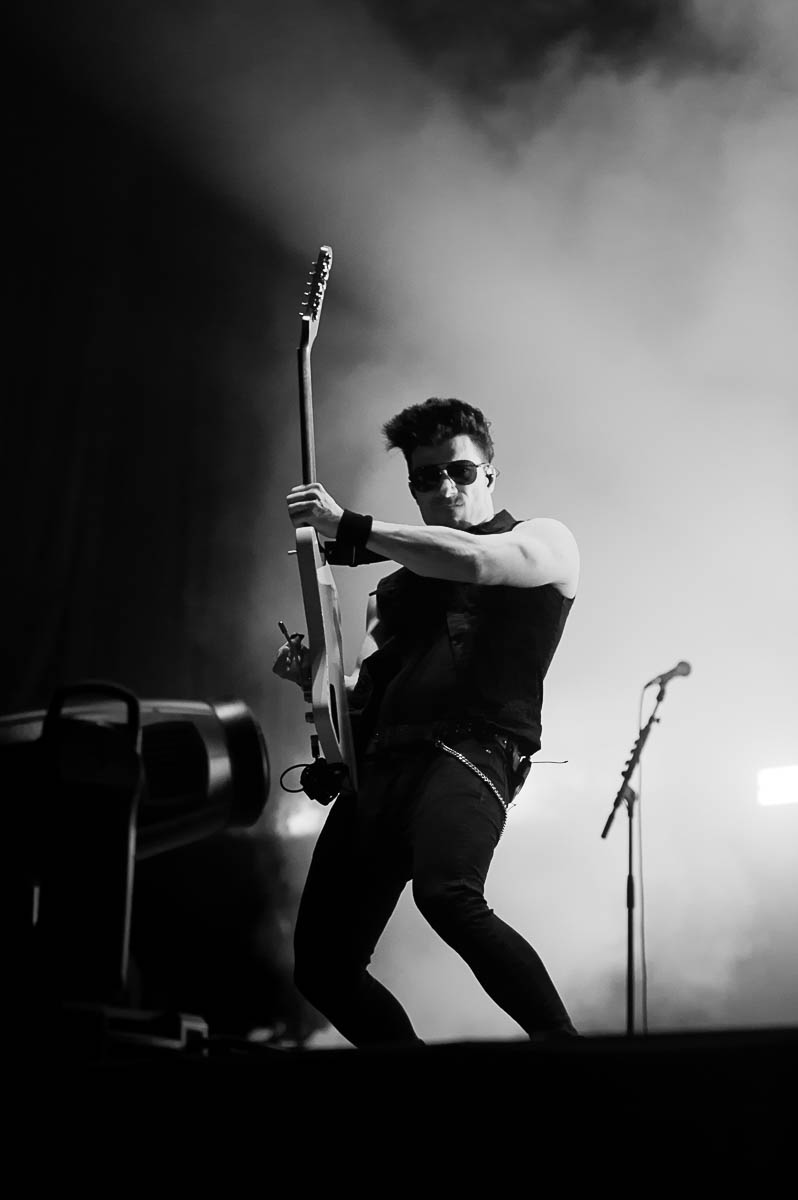 Sisters of Mercy @ Suikerrock, foto 4, foto's door Gert Daemen - FrontView Magazine