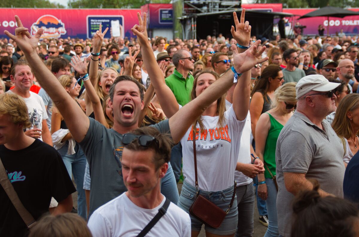 Compact Disk Dummies @ Suikerrock, picture 21, photographed by Luc Klinckaert - FrontView Magazine