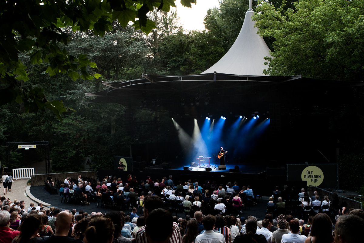 Porcelain id @ OLT Rivierenhof, picture 11, photographed by Ann Carpentier - FrontView Magazine