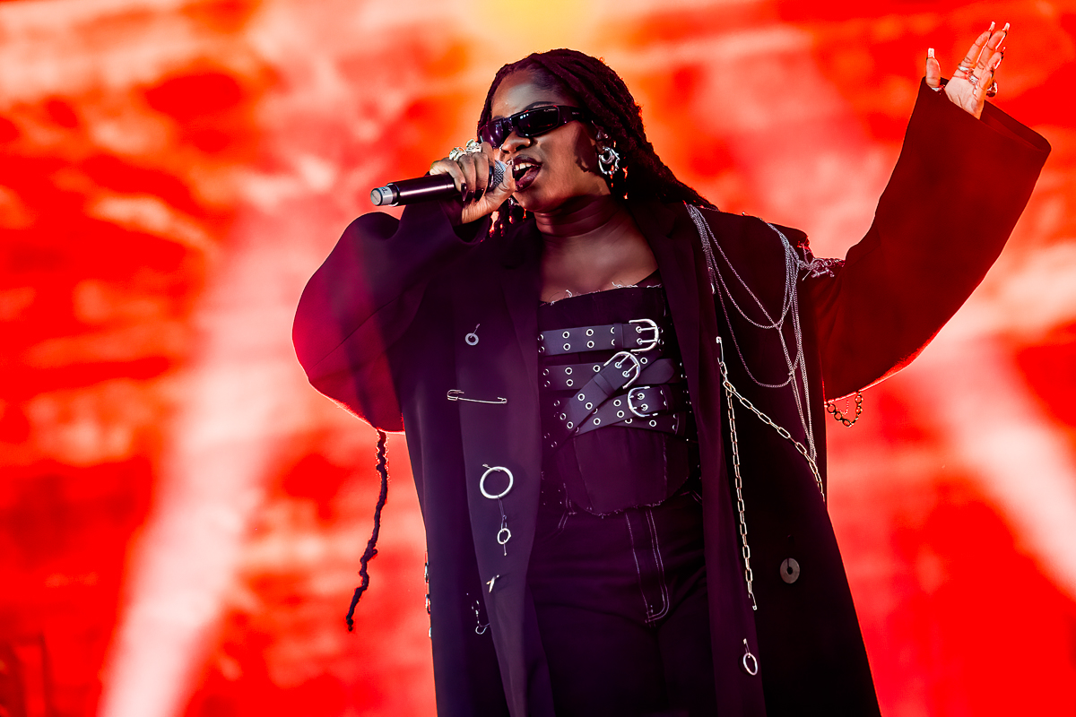 Coely @ Lokerse Feesten, picture 1, photographed by Dorien Goetschalckx - FrontView Magazine