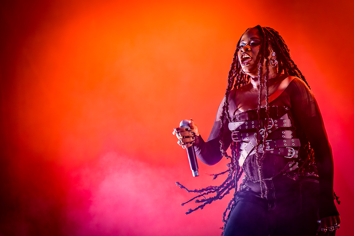 Coely @ Lokerse Feesten, picture 3, photographed by Dorien Goetschalckx - FrontView Magazine