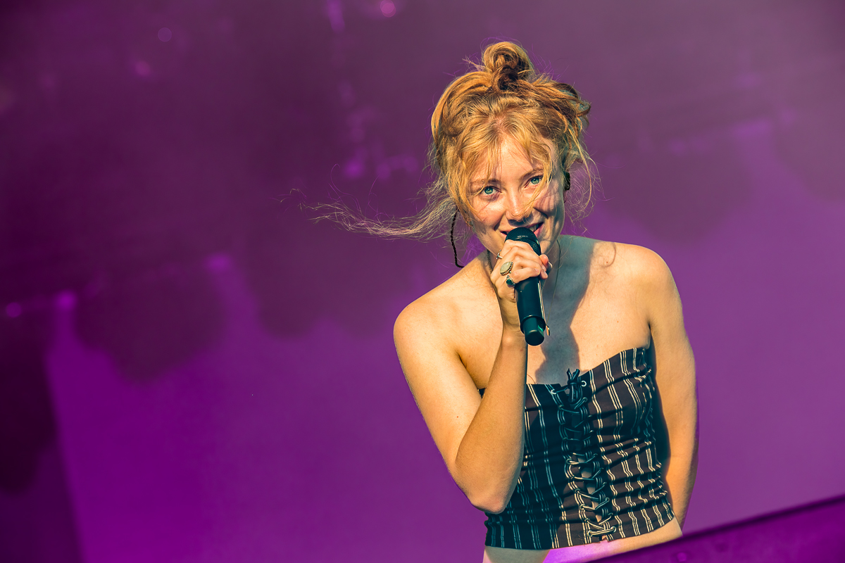 Froukje @ Lokerse Feesten, picture 5, photographed by Dorien Goetschalckx - FrontView Magazine