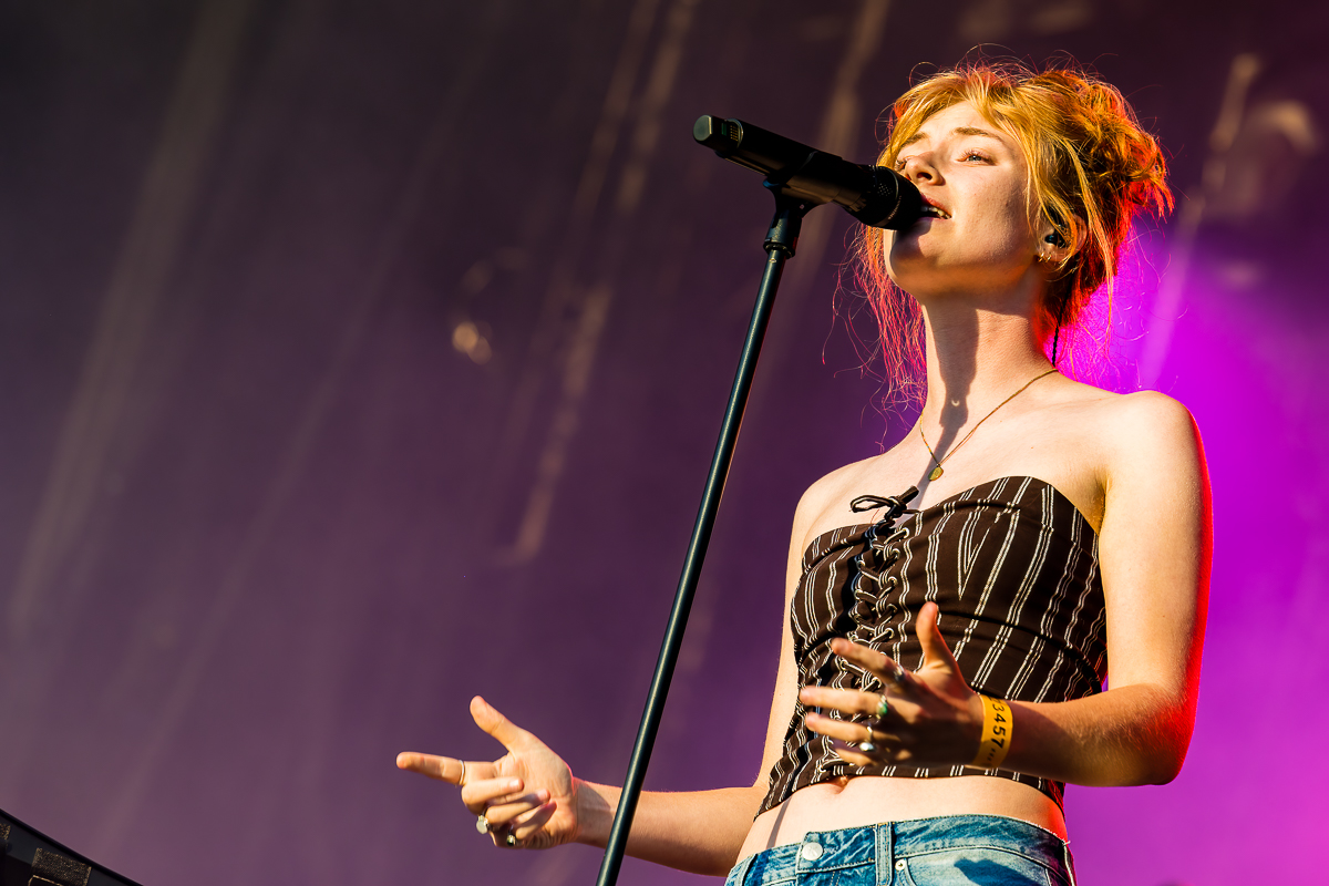 Froukje @ Lokerse Feesten, picture 7, photographed by Dorien Goetschalckx - FrontView Magazine