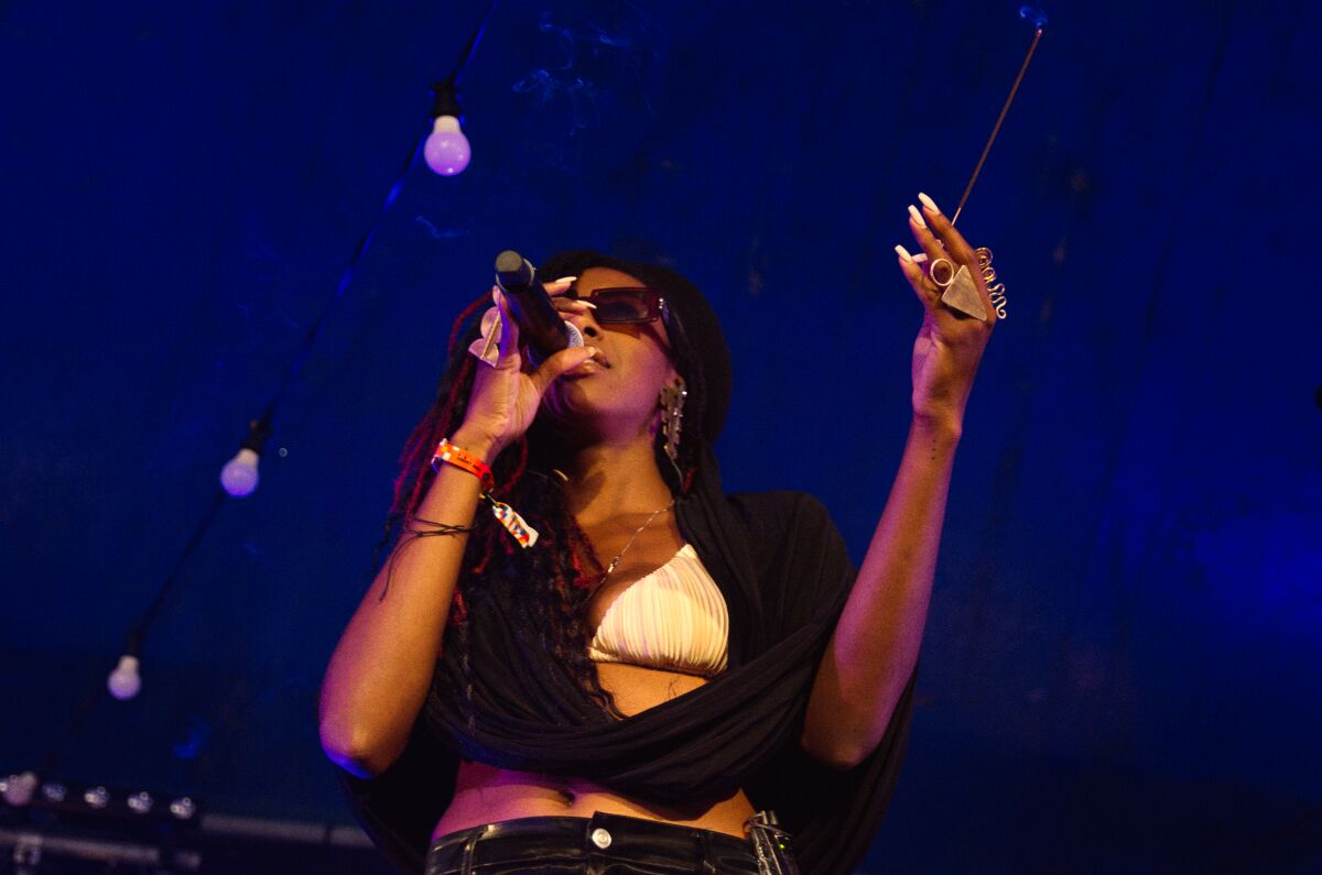 K.ZIA @ Dranouter Festival, picture 4, photographed by Luc Klinckaert - FrontView Magazine