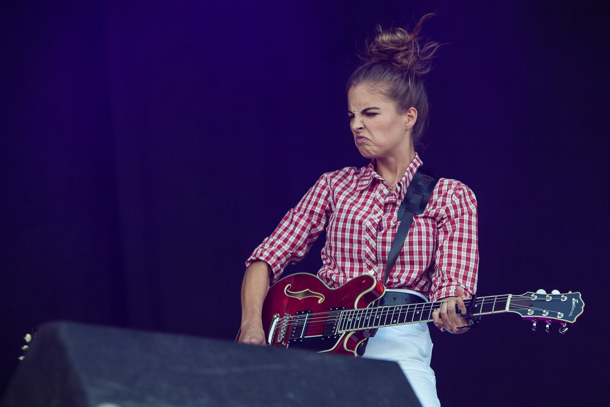 Emmy d'Arc @ Nostalgie Beach Festival 2022, picture 3, photographed by Marc Verdonck - FrontView Magazine