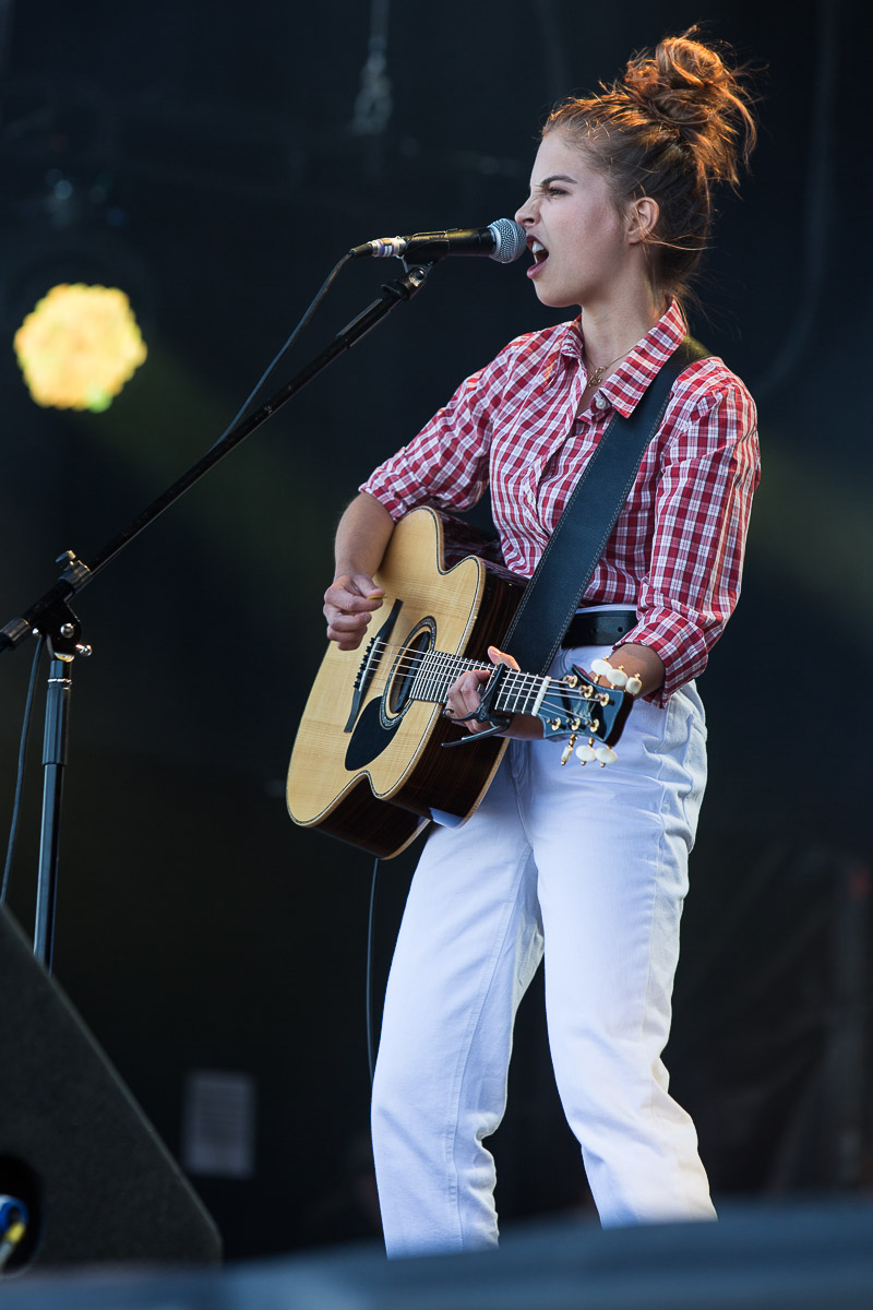 Emmy d'Arc @ Nostalgie Beach Festival 2022, picture 6, photographed by Marc Verdonck - FrontView Magazine