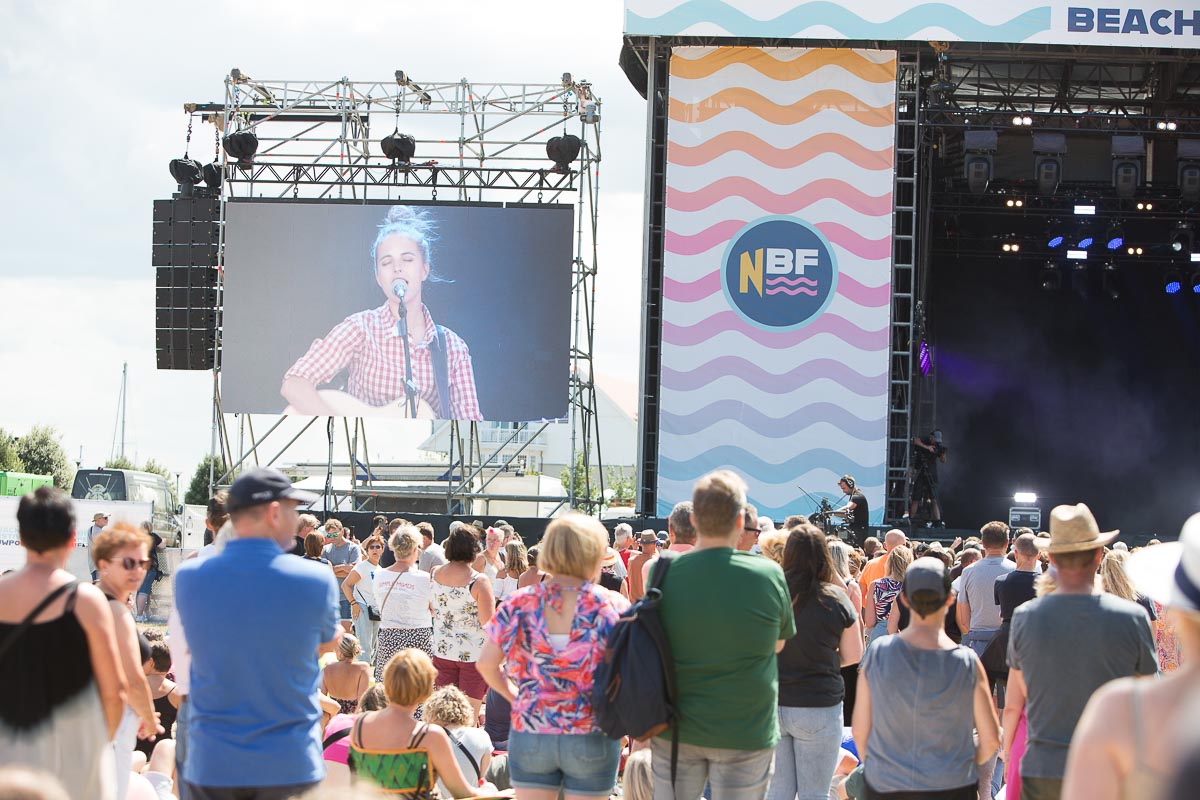 Sfeer @ Nostalgie Beach Festival 2022, picture 10, photographed by Marc Verdonck - FrontView Magazine