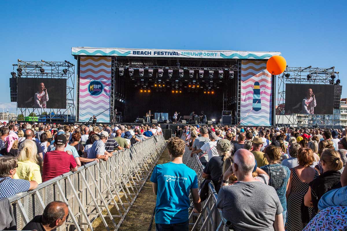 Sfeer @ Nostalgie Beach Festival 2022, picture 18, photographed by Marc Verdonck - FrontView Magazine