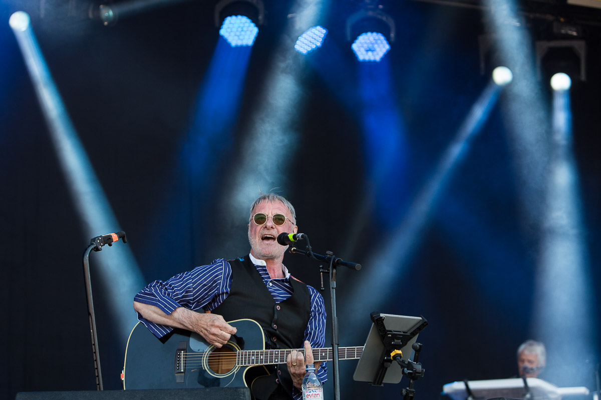 Steve Harley & Cockney Rebel @ Nostalgie Beach Festival 2022, picture 20, photographed by Marc Verdonck - FrontView Magazine