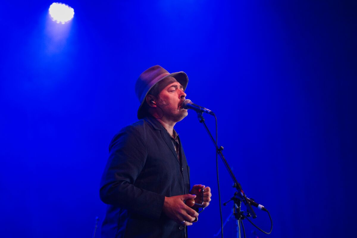 Lenny & de Wespen / Coline & Toitoine / Tindersticks @ Dranouter Festival, picture 5, photographed by Luc Klinckaert - FrontView Magazine