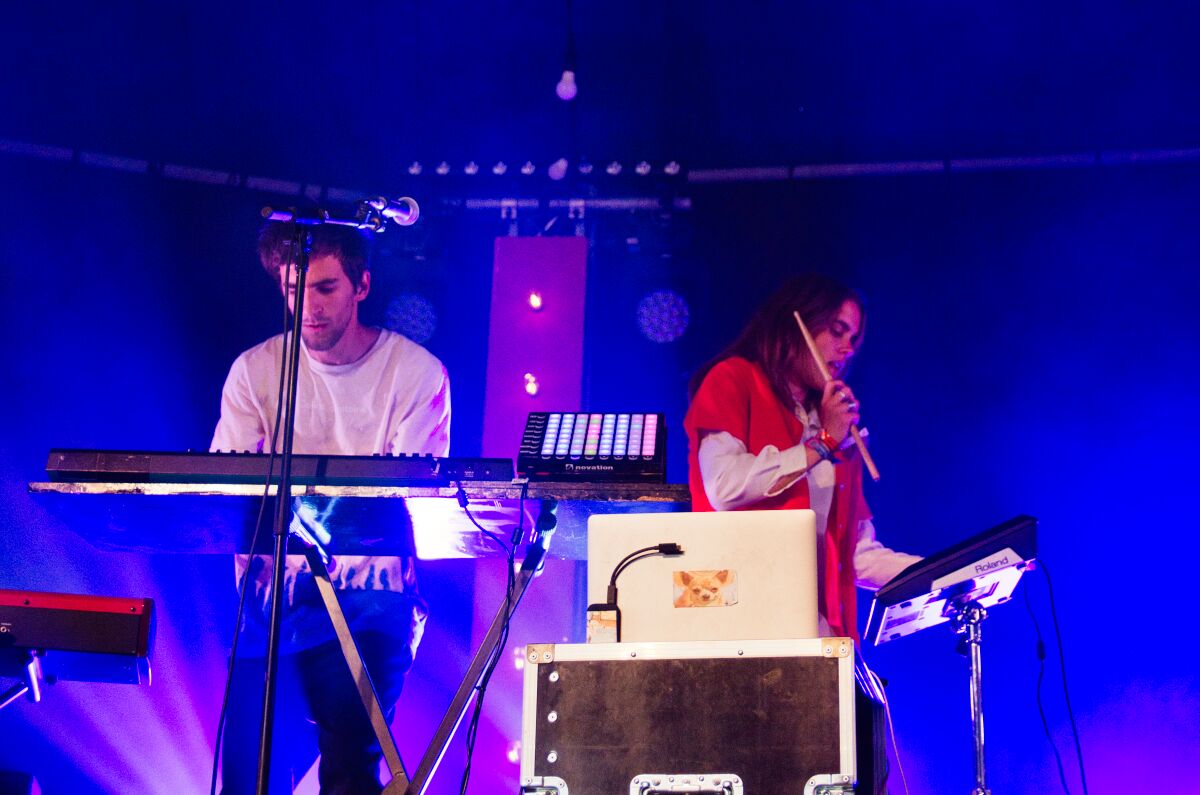 Lenny & de Wespen / Coline & Toitoine / Tindersticks @ Dranouter Festival, picture 14, photographed by Luc Klinckaert - FrontView Magazine