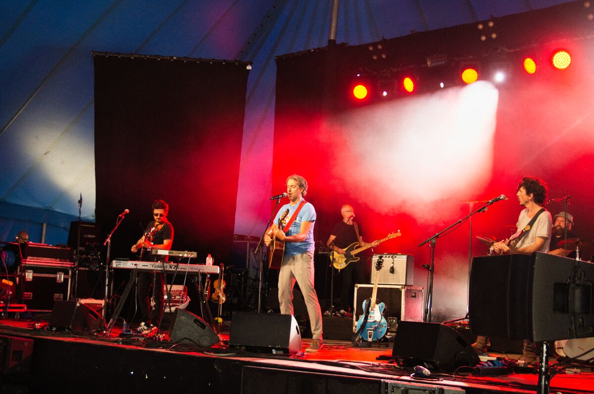 Lenny & de Wespen / Coline & Toitoine / Tindersticks @ Dranouter Festival, picture 17, photographed by Luc Klinckaert - FrontView Magazine